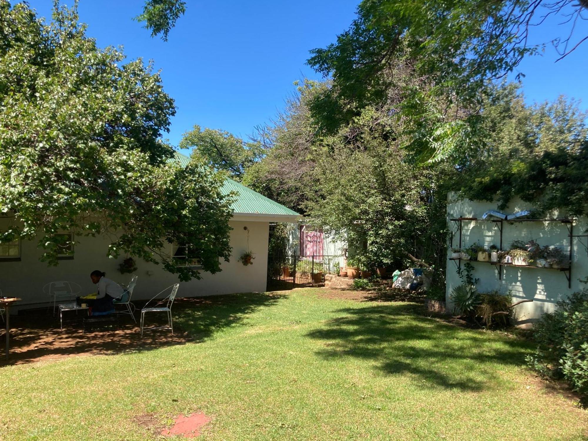 Karma Backpackers Hostel Kestell Exterior photo